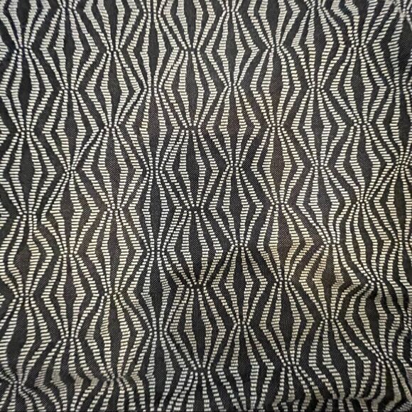 V. Cute Lularoe shirt dips in back modest black and white pattern size Large - Picture 3 of 7